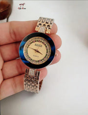 Elegant Women’s Quartz Watch – Round Dial with Stylish Chain Strap (1 Pc)