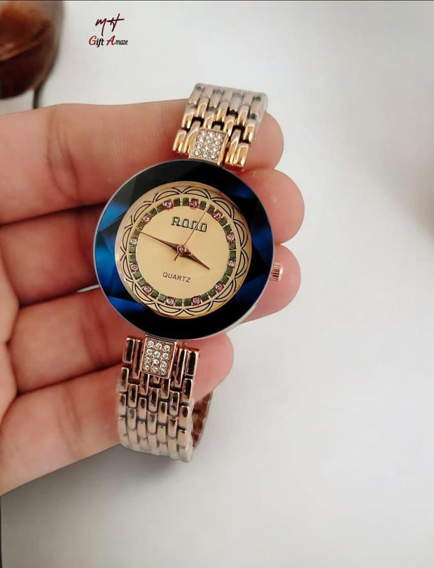 Elegant Women’s Quartz Watch – Round Dial with Stylish Chain Strap (1 Pc)