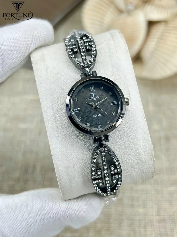 Women's Quartz Watch – Water Resistant
